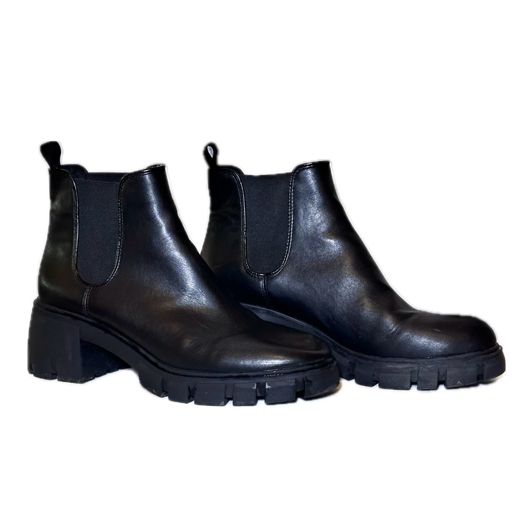 Steve Madden Howler Chelsea Boots Lug Sole Women’s